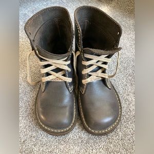 Duckfeet leather handcrafted women boots size 39